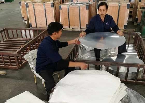 Discos de alumínio do desenho profundo do Cookware laminados com fornalha de recozimento