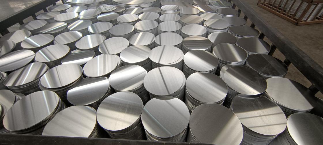 Alto plano 1050/3003 Disco de alumínio de liga resistente a rachaduras de desenho profundo com diâmetro personalizado para estampagem industrial